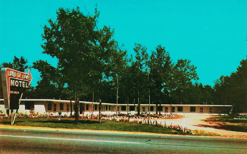 Land of Lakes Motel - Old Postcard